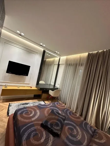 Tirane, jepet me qera apartament 2+1+Ballkon , 111 m² 1.200 € (Rruga e kavajes)