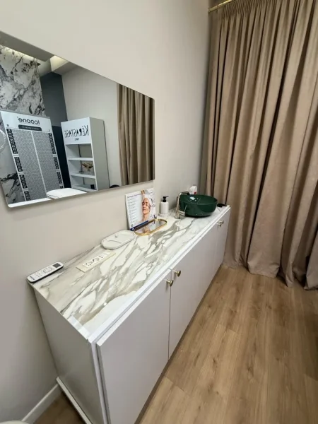 Tirane, jepet me qera ambjent biznesi , 126 m² 2.000 € (Parku Olimpik)