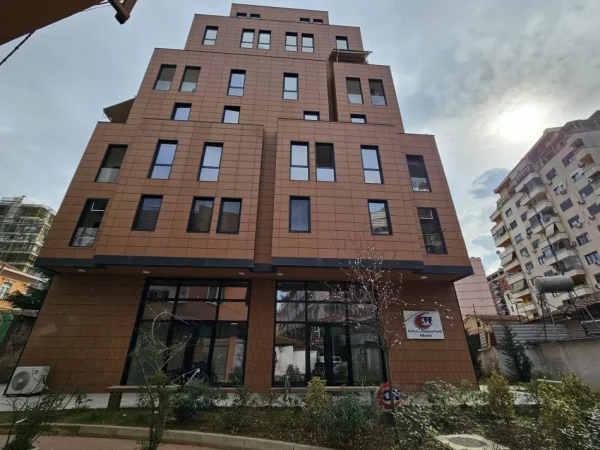 Tirane, shitet ambjent biznesi Kati 0, 418 m² 1.200.000 € (RRUGA E BARRIKADAVE)