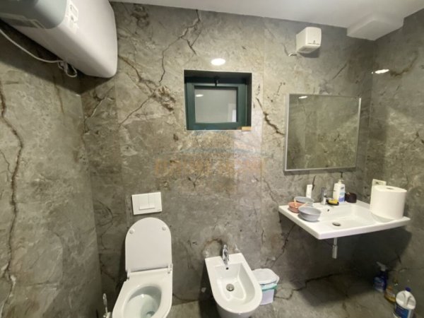 Tirane, shitet ambjent biznesi Kati 6, 125 m² 30.000 € (Blloku)