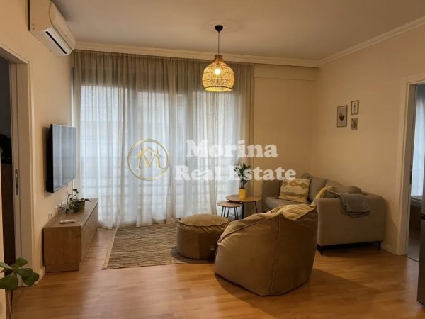 Tirane, jepet me qera apartament 2+1+Ballkon Kati 4, 85 m² 800 € (Qender)