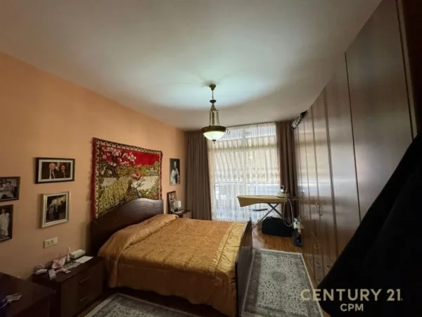 Tirane, shes apartament 2+1+2 , 118 m² 250.000 € (Komuna e Parisit)