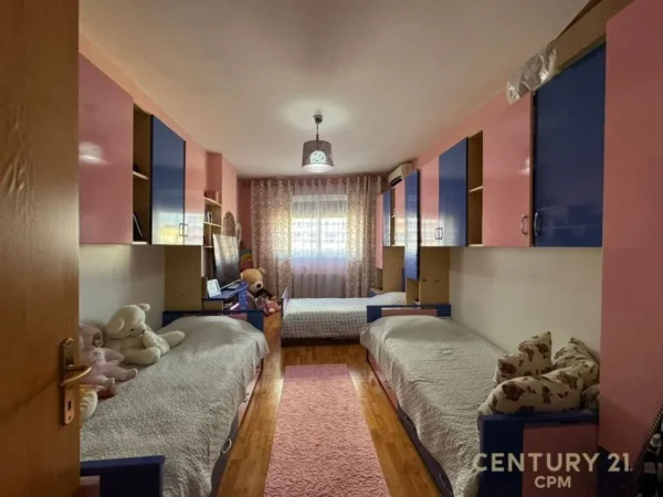 Tirane, shes apartament 2+1+2 , 118 m² 250.000 € (Komuna e Parisit)