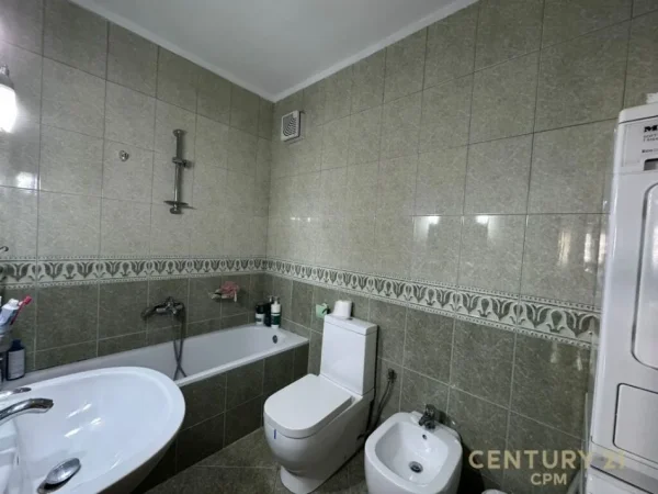 Tirane, shes apartament 2+1+2 , 118 m² 250.000 € (Komuna e Parisit)