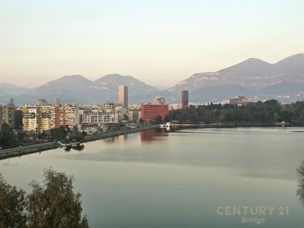 Tirane, jap me qera apartament 3+1+2+POST PARKIMI , 180 m² 1.200 € (Kopshti Botanik Zoologjik)
