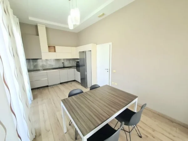 Tirane, jap me qera apartament 3+1+2+POST PARKIMI , 180 m² 1.200 € (Kopshti Botanik Zoologjik)