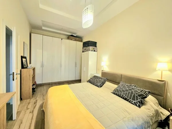 Tirane, jap me qera apartament 3+1+2+POST PARKIMI , 180 m² 1.200 € (Kopshti Botanik Zoologjik)