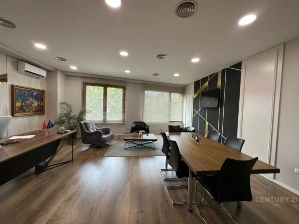 Tirane, jap me qera zyre , 190 m² 3.000 € (Kompleksi Delijorgji)