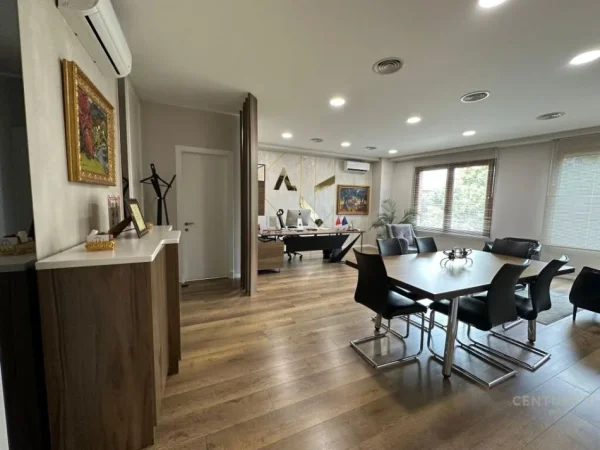 Tirane, jap me qera zyre , 190 m² 3.000 € (Kompleksi Delijorgji)