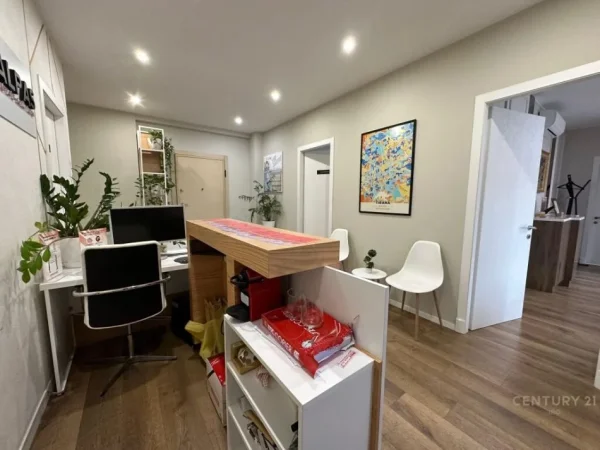 Tirane, jap me qera zyre , 190 m² 3.000 € (Kompleksi Delijorgji)