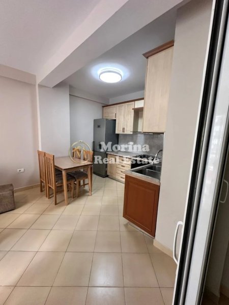 Tirane, jepet me qera apartament 1+1+Ballkon Kati 3, 68 m² 400 € (Rruga 5 Maji)