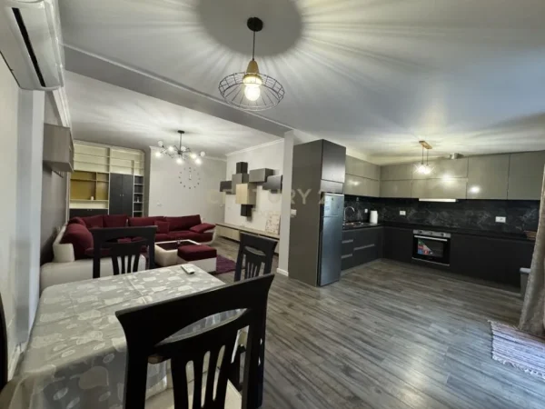 Tirane, jap me qera apartament 1+1+VERANDE , 100 m² 650 € (Kodra e Diellit)