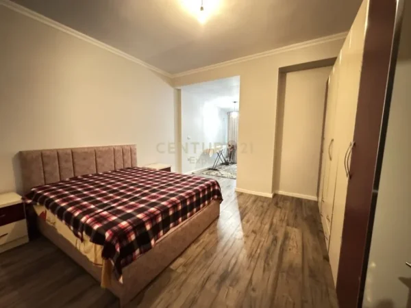Tirane, jap me qera apartament 1+1+VERANDE , 100 m² 650 € (Kodra e Diellit)