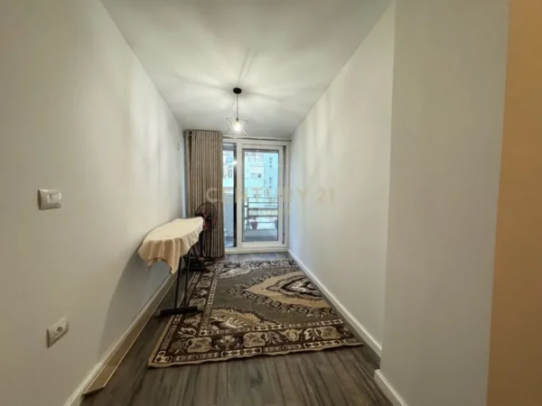 Tirane, jap me qera apartament 1+1+VERANDE , 100 m² 650 € (Kodra e Diellit)