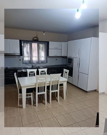 Tirane, jepet me qera shtepi 2 Katshe , 180 m² 500 € (Babrru)