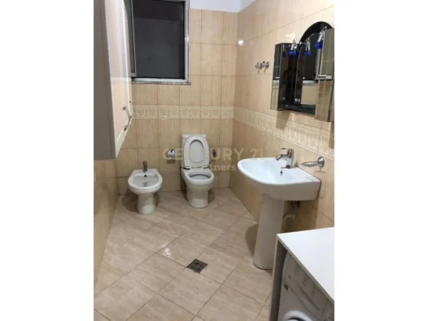 Tirane, shes apartament 2+1 , 133 m² 310.000 € (Komuna e Parisit)