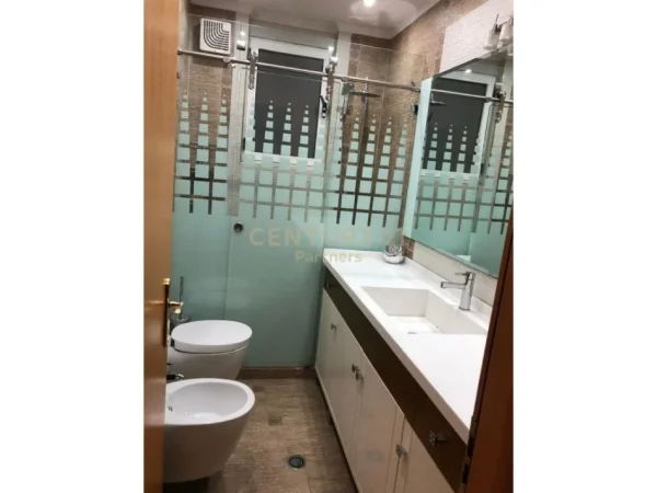 Tirane, shes apartament 2+1 , 133 m² 310.000 € (Komuna e Parisit)