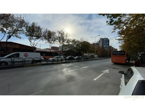 Tirane, shes ambjent biznesi , 341 m² 750.000 € (Rruga e Kavajës)