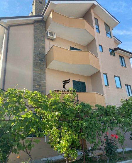 Tirane, jepet me qera Vile 5+1 Kati 4, 300 m² 3.000 € (PORCELAN)