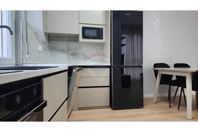 Tirane, jepet me qera apartament 1+1 Kati 5, 70 m² 700 € (Shkolla e Baletit)