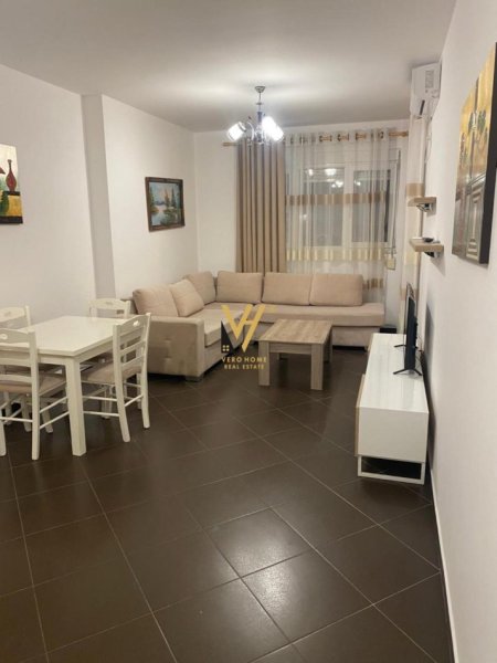 Tirane, jepet me qera apartament 1+1+Aneks+Ballkon Kati 1, 60 m² 500 € (VARRI I BAMIT)