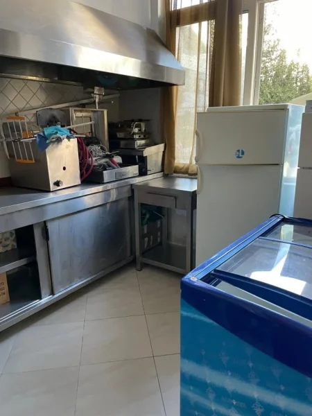 Durres, jepet me qera lokal , 76 m² 700 € (Golem)