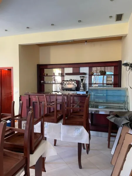 Durres, jepet me qera lokal , 76 m² 700 € (Golem)