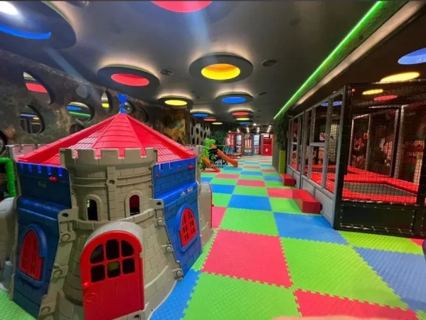 Tirane, shitet ambjent biznesi Kati 0, 971 m² 1.950.000 € (ASTIR)