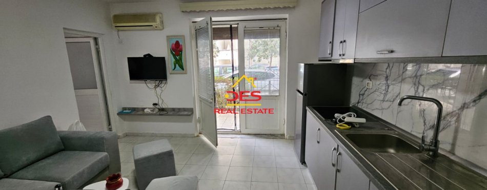 Vlore, jepet me qera 1+1 Kati 0, 70 m² 250 € (Rruga Sadik Zotaj)
