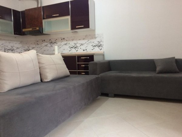 Tirane, jepet me qera apartament 1+1+Aneks+Ballkon Kati 3, 70 m² 400 € (Rruga Bill Klinton, Mbi Kristal Center, Komuna e Parisit)