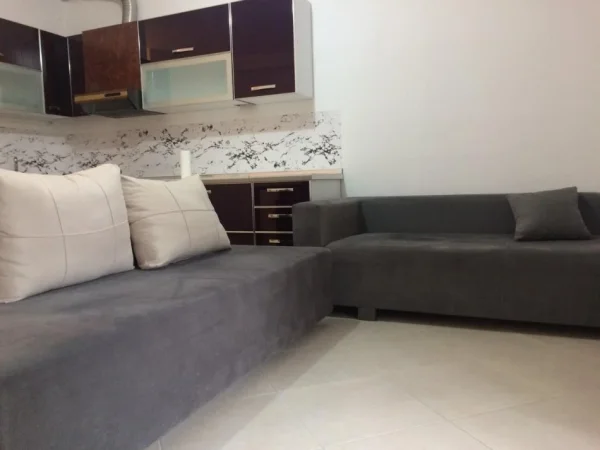 Tirane, jepet me qera apartament 1+1+Aneks+Ballkon Kati 3, 70 m² 400 € (Rruga Bill Klinton, Mbi Kristal Center, Komuna e Parisit)