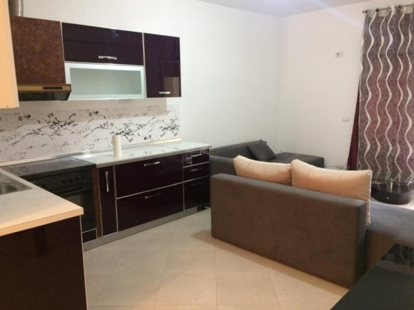 Tirane, jepet me qera apartament 1+1+Aneks+Ballkon Kati 3, 70 m² 400 € (Rruga Bill Klinton, Mbi Kristal Center, Komuna e Parisit)