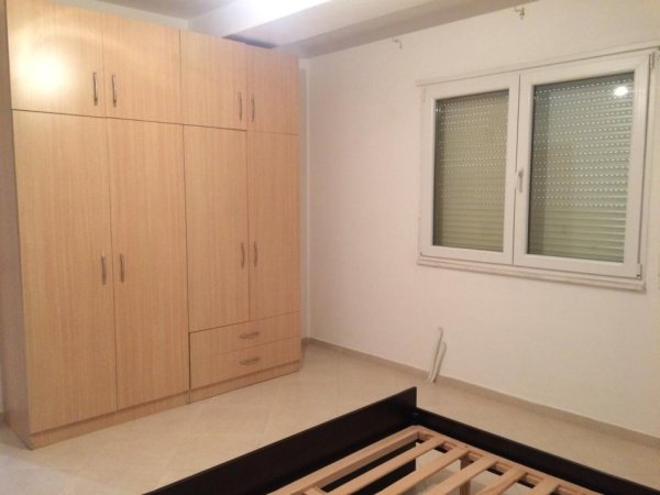 Tirane, jepet me qera apartament 1+1+Aneks+Ballkon Kati 3, 70 m² 400 € (Rruga Bill Klinton, Mbi Kristal Center, Komuna e Parisit)