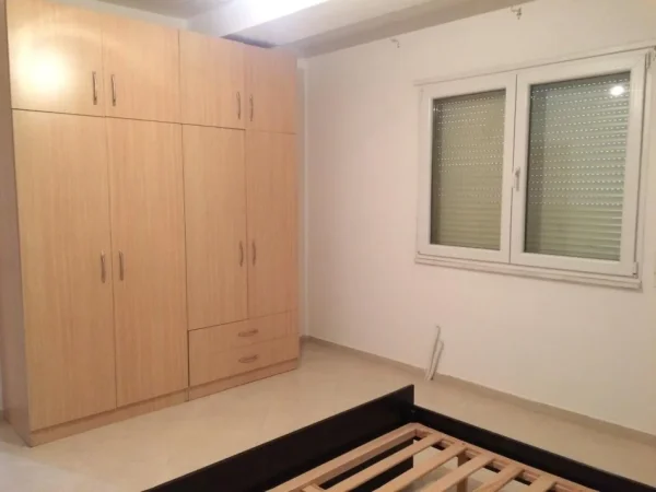 Tirane, jepet me qera apartament 1+1+Aneks+Ballkon Kati 3, 70 m² 400 € (Rruga Bill Klinton, Mbi Kristal Center, Komuna e Parisit)