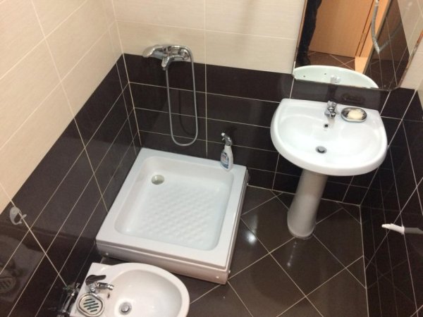 Tirane, jepet me qera apartament 1+1+Aneks+Ballkon Kati 3, 70 m² 400 € (Rruga Bill Klinton, Mbi Kristal Center, Komuna e Parisit)