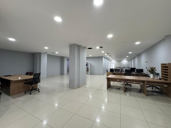 Tirane, shitet ambjent biznesi Kati 3, 755 m² 750.000 € (Astir)