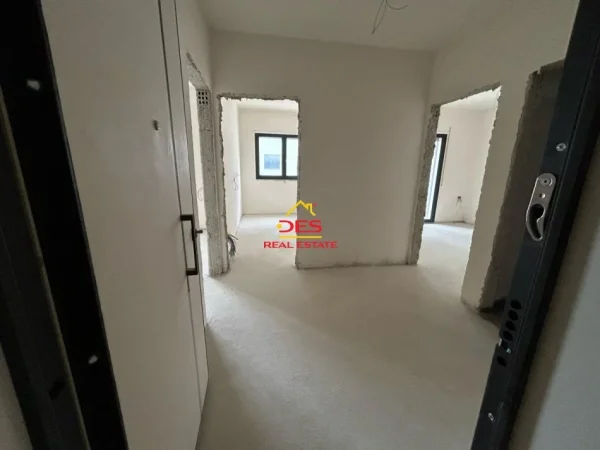 Vlore, shitet apartament 2+1+Ballkon Kati 6, 87 m² 121.800 € (Rruga Gjergj Kastrioti)