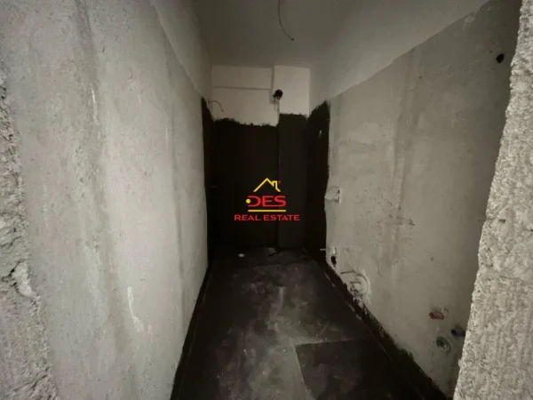 Vlore, shitet apartament 2+1+Ballkon Kati 6, 87 m² 121.800 € (Rruga Gjergj Kastrioti)