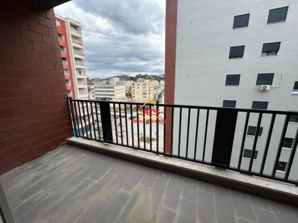 Vlore, shitet apartament 2+1+Ballkon Kati 6, 87 m² 121.800 € (Rruga Gjergj Kastrioti)