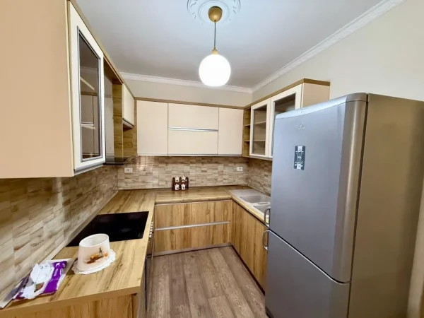 Tirane, shes apartament 2+1+Ballkon Kati 2, 117 m² 156.000 € (YZBERISHT)