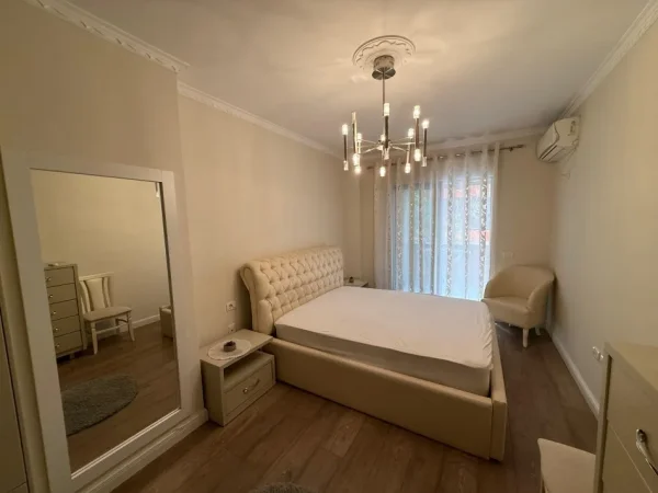 Tirane, shes apartament 2+1+Ballkon Kati 2, 117 m² 156.000 € (YZBERISHT)
