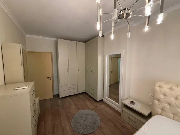 Tirane, shes apartament 2+1+Ballkon Kati 2, 117 m² 156.000 € (YZBERISHT)