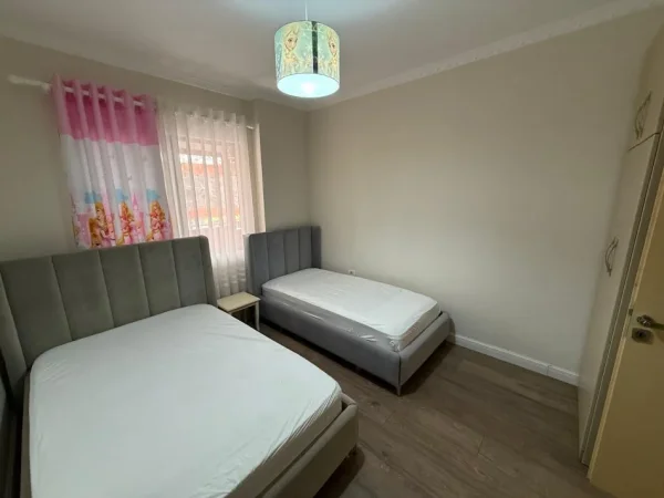 Tirane, shes apartament 2+1+Ballkon Kati 2, 117 m² 156.000 € (YZBERISHT)