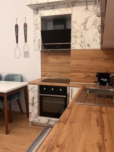 Tirane, jepet me qera apartament 1+1+Ballkon Kati 2, 60 m² 500 € (rruga Sabaudin Gabrani)