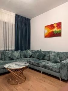 Tirane, jepet me qera apartament 1+1+Ballkon Kati 2, 60 m² 500 € (rruga Sabaudin Gabrani)