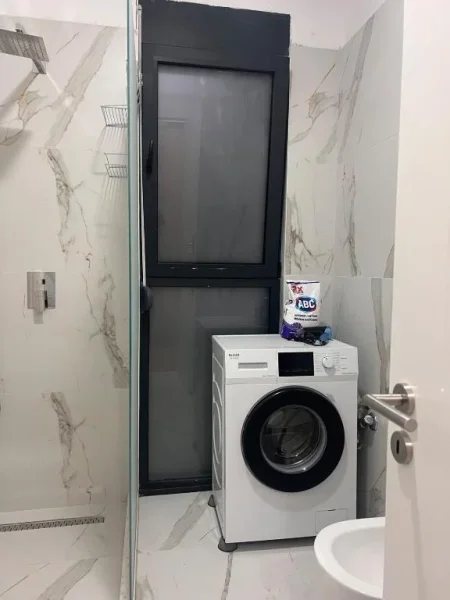 Tirane, jepet me qera apartament 1+1+Ballkon Kati 2, 60 m² 500 € (rruga Sabaudin Gabrani)