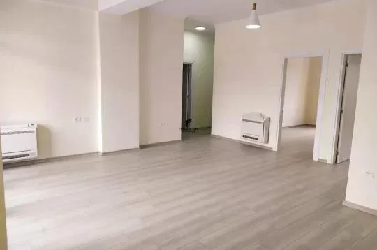 Tirane, jepet me qera zyre Kati 1, 216 m² 1.200 € (MISTO MAME)
