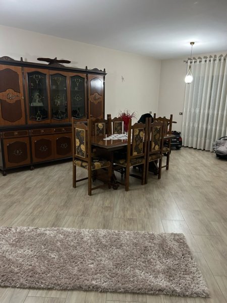 Tirane, jepet me qera apartament 3 Katshe Kati 1, 300 m² 3.000 € (Porcelan)