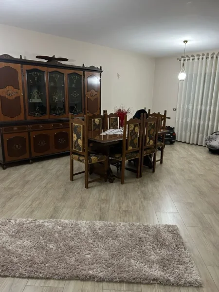Tirane, jepet me qera apartament 3 Katshe Kati 1, 300 m² 3.000 € (Porcelan)