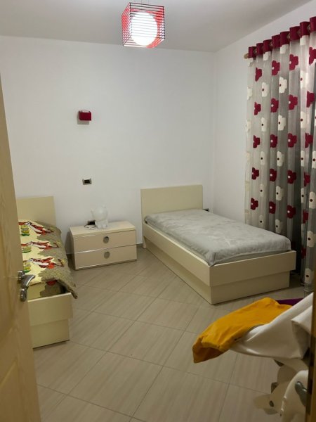 Tirane, jepet me qera apartament 3 Katshe Kati 1, 300 m² 3.000 € (Porcelan)